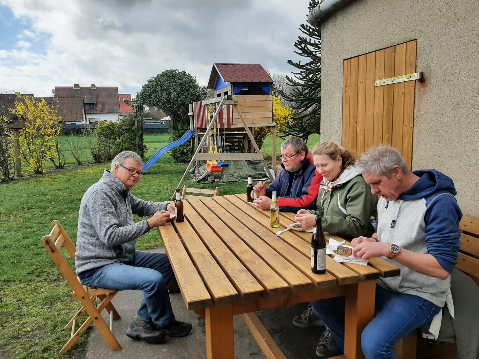 Essen in einer Regenpause