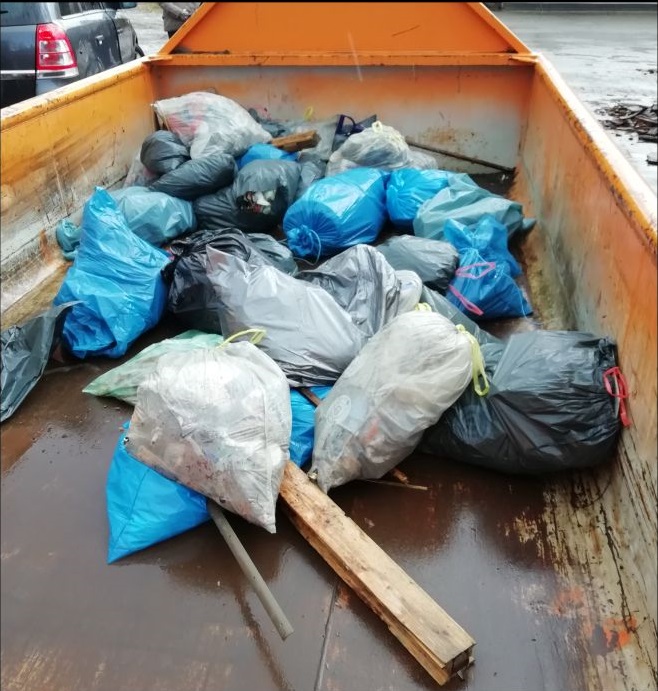 Unsere Ausbeute im städtischen Container.